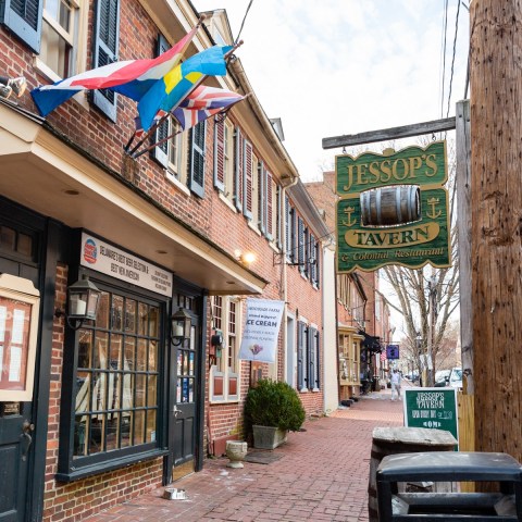 Sip Drinks While You Enjoy A Bit Of History At Jessop's Tavern And Colonial Restaurant In Delaware