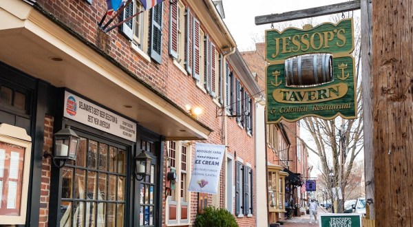 Sip Drinks While You Enjoy A Bit Of History At Jessop’s Tavern And Colonial Restaurant In Delaware