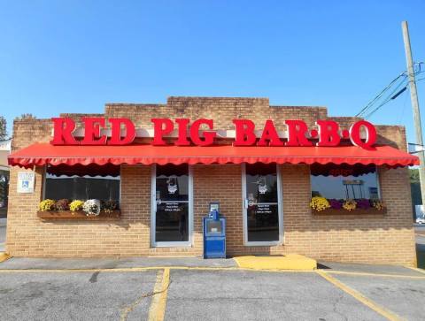 The Iconic Red Pig Bar-B-Q Restaurant In Tennessee Has Some Of The Most Mouth-Watering Barbecue In The State