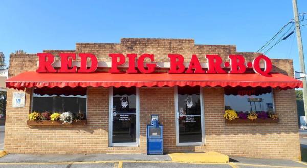The Iconic Red Pig Bar-B-Q Restaurant In Tennessee Has Some Of The Most Mouth-Watering Barbecue In The State