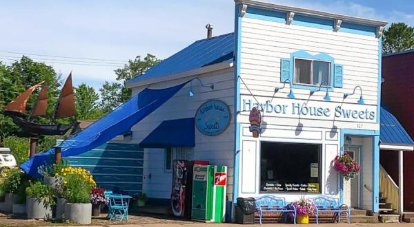 Your Sweet Tooth Will Explode When You Visit Wisconsin’s Harbor House Sweets, A Small Town Sweet Shop With A Huge Selection     