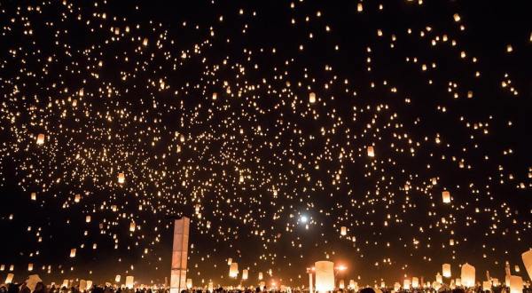 The Rise Lantern Festival Will Light Up The Nevada Desert Again In 2021