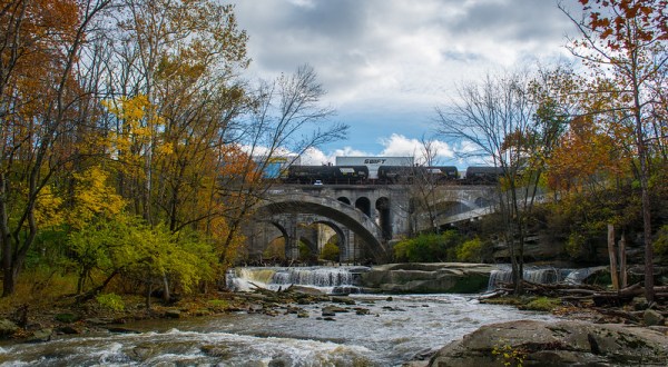 7 Cleveland Metroparks Hikes That Lead To Extraordinary Attractions