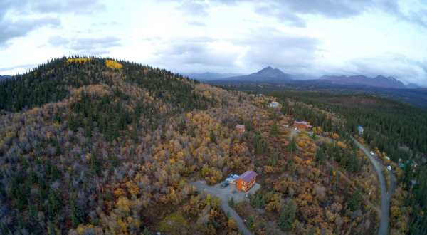 Hideaway Right Outside Alaska’s Largest National Park In This Stunning Home In The Wilderness