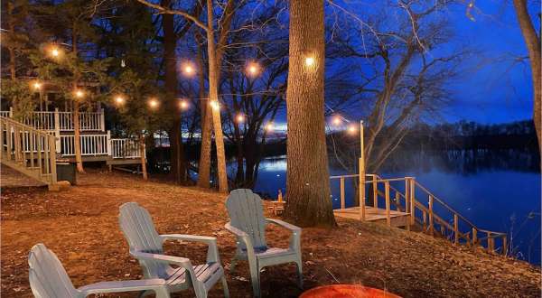 Enjoy Lake Views And Your Own Private Beach In Illinois At This Cottage Airbnb