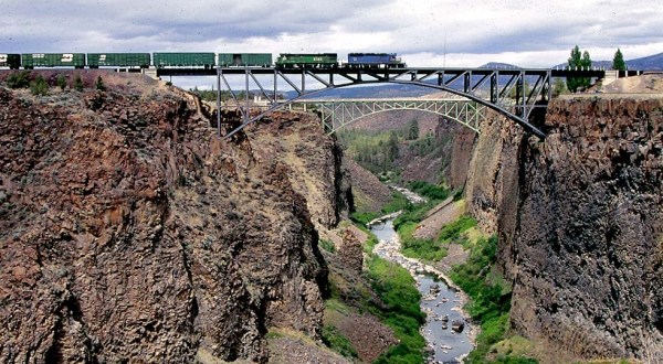 The Stunning Scenic Overlook Off-The-Beaten-Path In Central Oregon That Features Jaw Dropping Views