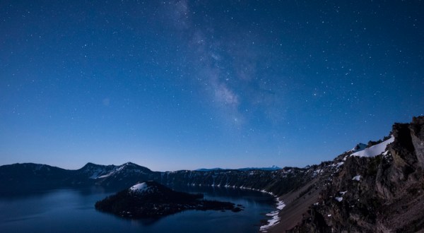 The Stargazing At Oregon’s Crater Lake Is Out-Of-This-World