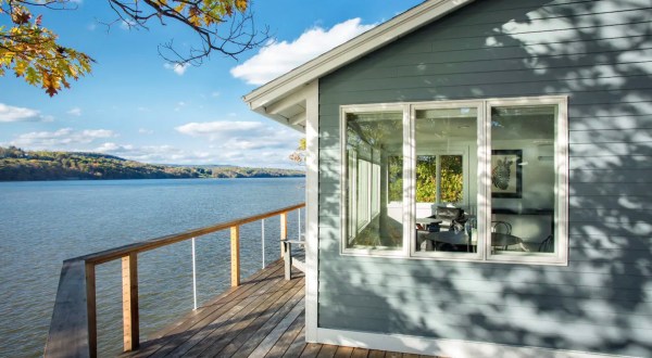 Spend A Weekend At This Dreamy Modern Cottage Right On The Hudson River
