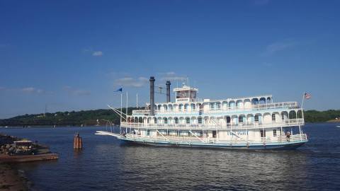 This Morning Mimosa Cruise In Iowa Is The Best Way To Start A Summer Day