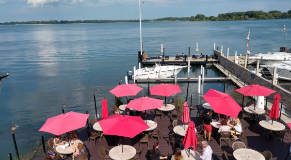 9 Incredible Waterfront Restaurants Everyone In Metro Detroit Must Visit