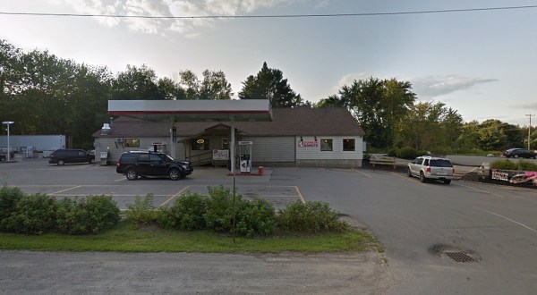 Locals Agree That One Of The Best Breakfast Sandwiches In Maine Is Sold Out Of This Rural Country Store