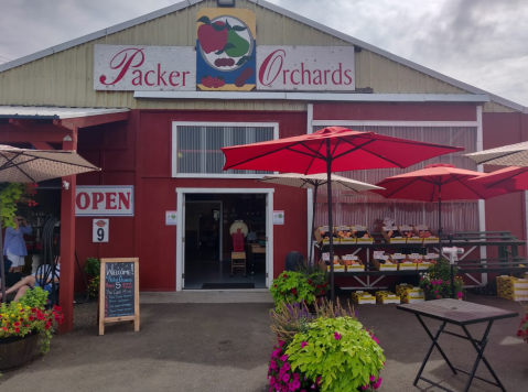 Packer Orchards In Hood River Serves Marionberry Cinnamon Rolls And We're Here For It