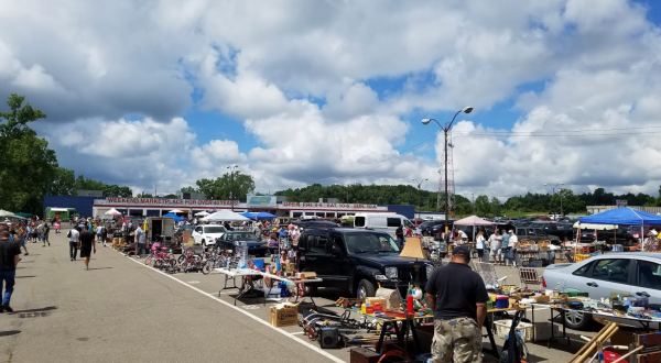 The Biggest And Best Flea Market Near Detroit, Dixieland, Has Now Re-Opened