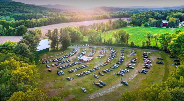 This Vintage Drive-In Movie Theater Sits In Both New Hampshire And A Neighboring State