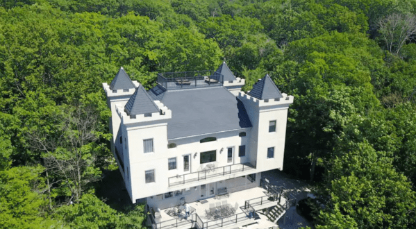 You Can Rent An Entire Castle On The Lake In Michigan For Less Than $700 A Night