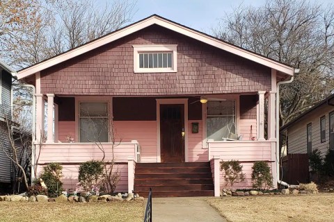 The One-Of-A-Kind Cottage In Kansas Is As Charming As It Is Pink