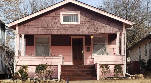 The One-Of-A-Kind Cottage In Kansas Is As Charming As It Is Pink