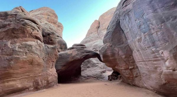 The Shady Sand Dune Trail In Utah Takes You To A Hidden Arch