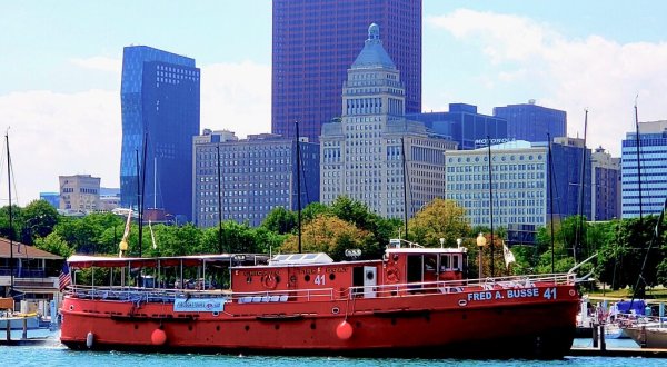 Take This Unique And Informative Fireboat Tour Along The Chicago River And Lake Michigan In Illinois