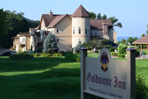 Experience Luxury And River Views At The Historic Goldmoor Inn In Illinois