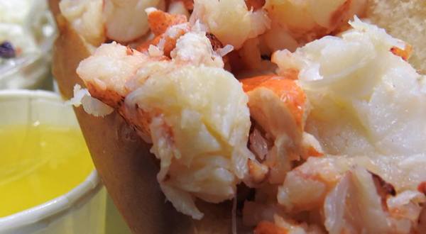 The Original New England Lobster Roll Was Invented In 1920s Connecticut