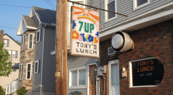 Tony’s Lunch In Pennsylvania Grills Burgers So Good They’re Worth Waiting In Line