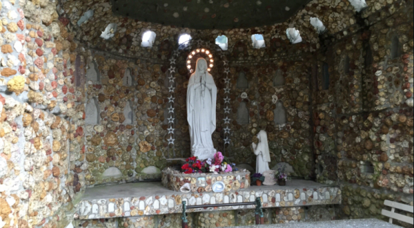 Marvel At Man’s Ingenuity At The Fascinating Geode Grotto In Indiana