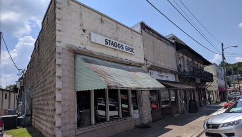 Enjoy some of Alabama's Best Breakfast And Burgers At Staggs Grocery