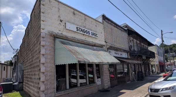 Enjoy some of Alabama’s Best Breakfast And Burgers At Staggs Grocery