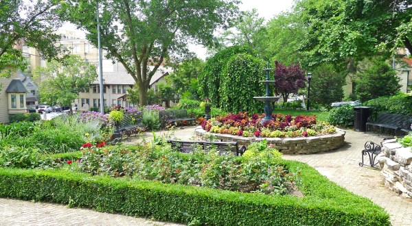 A Lush Oasis In Wisconsin, Period Garden Park Is A Peaceful Escape