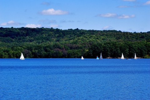 This Lake Near Pittsburgh Has Some Of The Bluest Water In The State