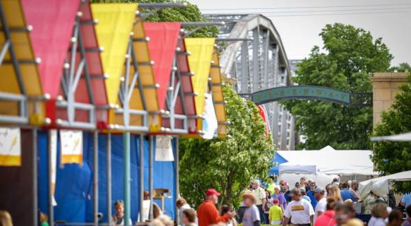 The Art On The Red Festival In North Dakota Has Artisans, Food, Music, And So Much More