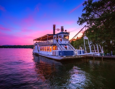 Spend A Perfect Day On This Old-Fashioned Paddle Boat Cruise In New Hampshire