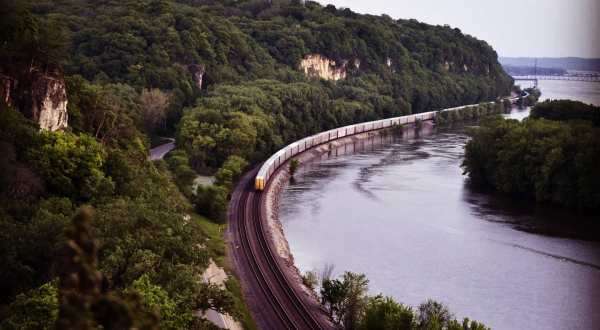 Hop In Your Car And Take The Great River Road For An Incredible 550-Mile Scenic Drive In Illinois