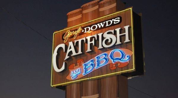 Indulge In The Area’s Best Catfish At Dowd’s Catfish & BBQ In Missouri, A Bayou-Themed Eatery