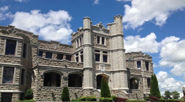 There’s A Castle In Missouri That’s Also An Escape Room And It’s A Mystery Lover’s Happy Place