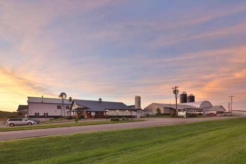 You'll Have Loads Of Fun At This Dairy Farm In Missouri With Incredible Fresh Cheese And Ice Cream