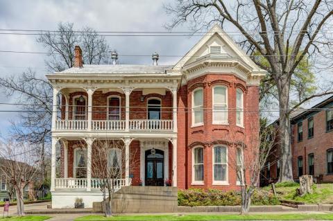 You'll Be Surrounded By History And Maybe A Few Spirits At Baer House In Mississippi