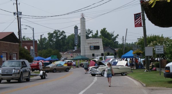 The Alabama Blueberry Festival In The Small Town Of Brewton Celebrates Its 40th Year