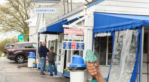 Four Seas Is An Award-Winning Massachusetts Ice Cream Shop With 50 Dreamy Flavors