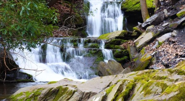 Plan A Visit To Lower Slateford Creek Falls, Pennsylvania’s Beautifully Clear Waterfall