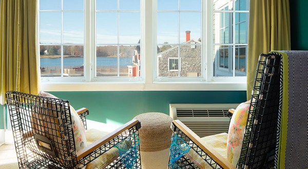 The Most Maine Experience You Can Have Is An Overnight Stay In This Lobster Themed Suite