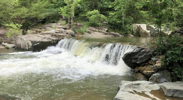 Explore Lon Sanders Canyon In Missouri On This Easy Waterfall Trail