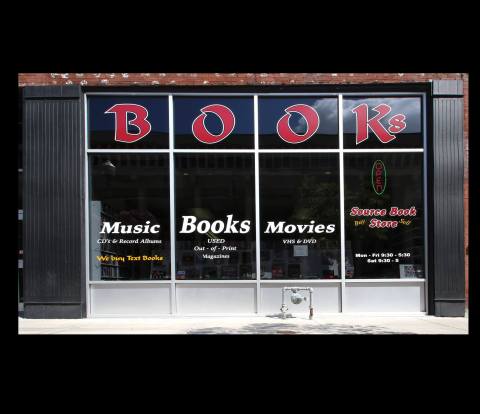 The Largest Discount Bookstore In Iowa Has More Than 100,000 Titles