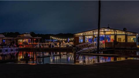 This Floating Restaurant In Iowa Is Such A Unique Place To Dine