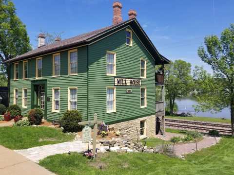 Drop Your Anchor And Savor The View In This Iowa Bed And Breakfast That Was Home To A River Boat Captain