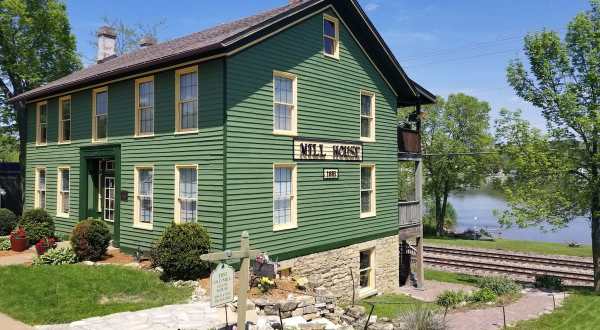 Drop Your Anchor And Savor The View In This Iowa Bed And Breakfast That Was Home To A River Boat Captain