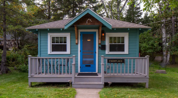Book A Stay In One Of Minnesota’s Most Charming Towns At This Colorful Cabin In Two Harbors