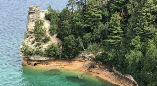 Miners Castle Trail Is An Easy Hike In Michigan That Takes You To An Unforgettable View