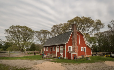 Spend The Night In An Airbnb That's On An Actual World War II Farm Right Here In Rhode Island